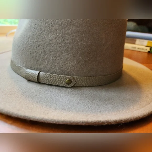 Felt Hat. L/XL, Faux Snakeskin Band. - Picture 2 of 3